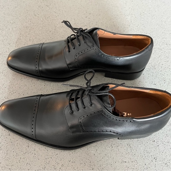 Bought dress shoes but they don’t fit. Perfect condition. Never worn. main image 7